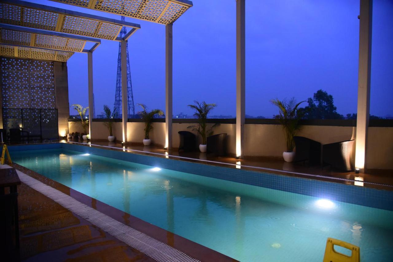 Ramaya Hotel Rohtak エクステリア 写真
